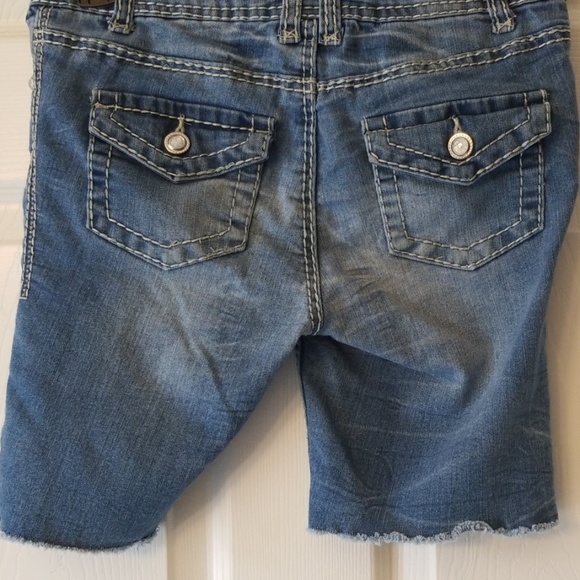 Shorts - Picture 3 of 5